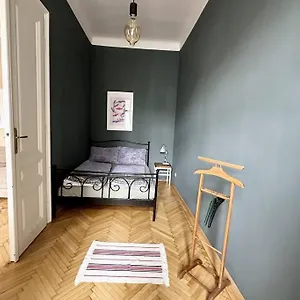 Ruhige & Grosse Altbauwohnung 7min Zum Zentrum Apartment Wien