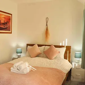 Stunning Free Wifi &parking Apartment Leeds (West Yorkshire)