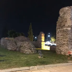 κάντε κράτηση εδώ